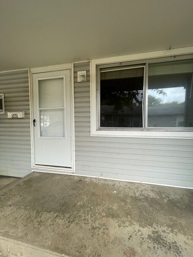 1 bedroom 1 bathroom duplex available now 1031 W Washita St