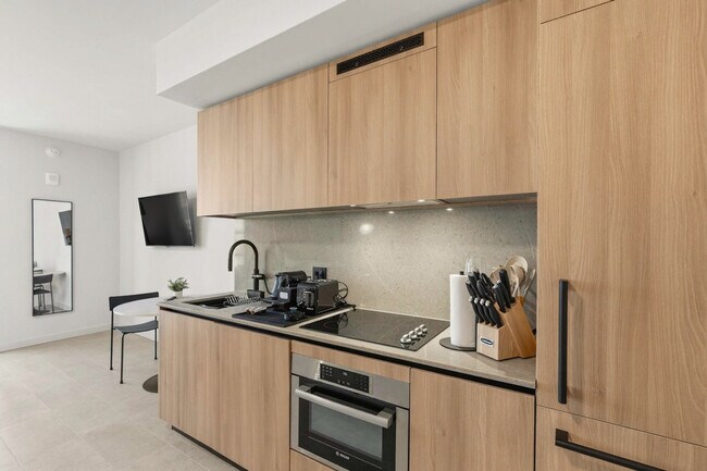 Building Photo - 121 NE 5th St