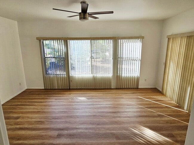 Building Photo - 1725 W Tumbleweed Ln