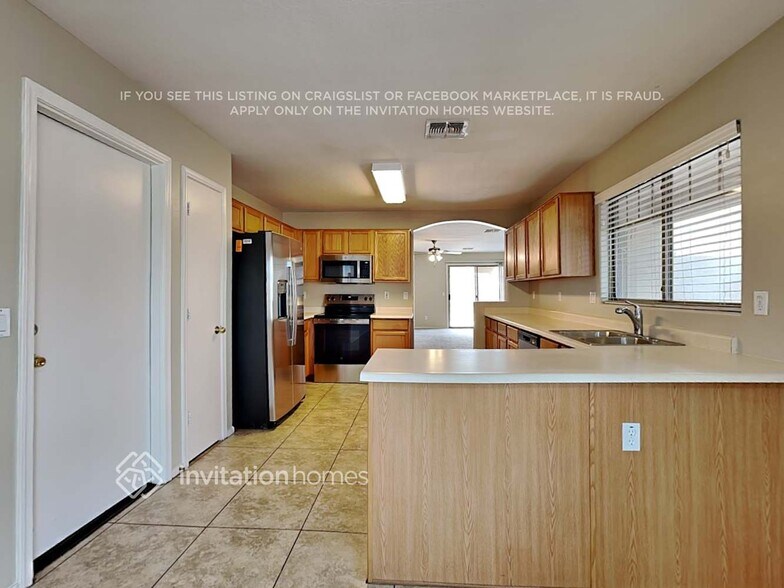 Building Photo - 4421 W Park St