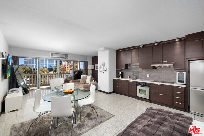 Building Photo - 999 N Doheny Dr