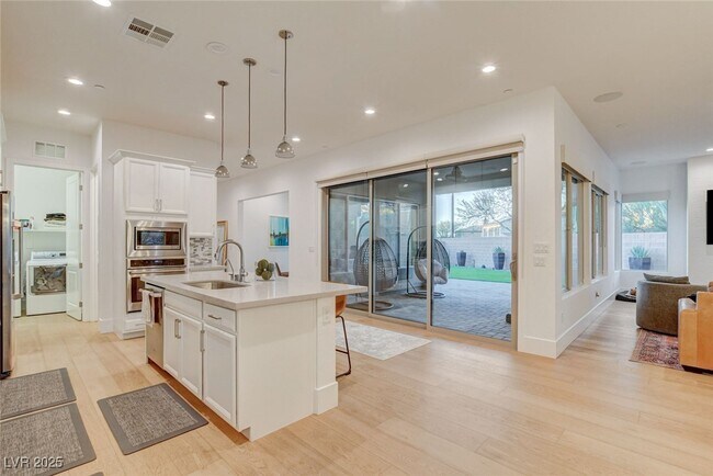 Building Photo - 2560 Bridle Oaks Ct