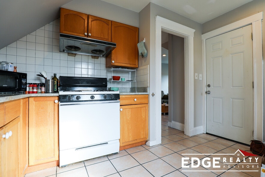 Building Photo - 33 Long Ave