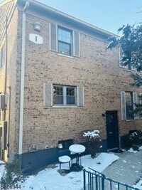 Building Photo - 181 Long Hill Rd