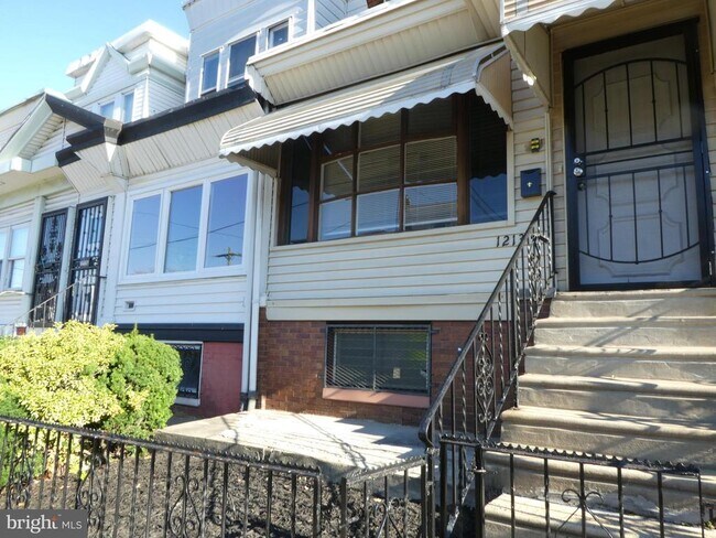 Building Photo - 1213 S 54th St