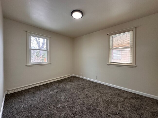 Building Photo - Recently Renovated 3 Bedroom 1 Bath Single Family Home!