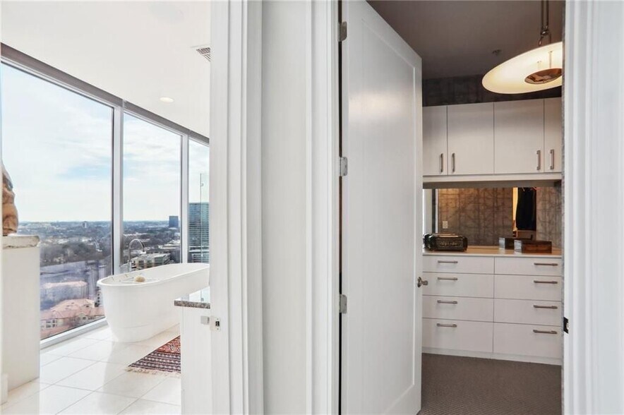 Building Photo - 1065 Peachtree St NE