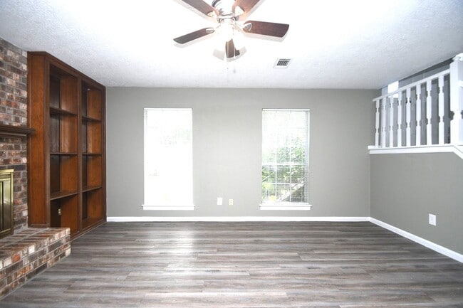 Building Photo - 379 Richvale Ln