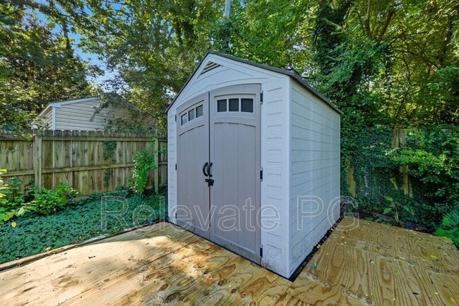 Building Photo - 8803 Weldon Dr