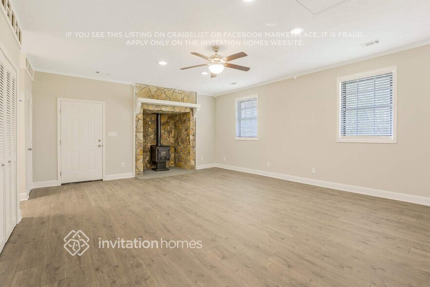 Building Photo - 70 Hickory Dr