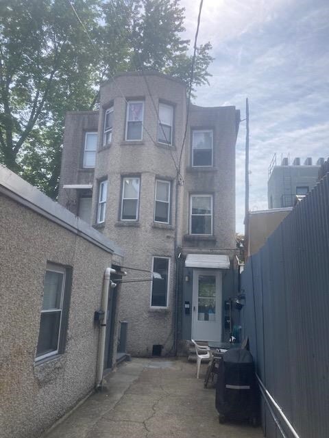 Building Photo - 605 Garden St