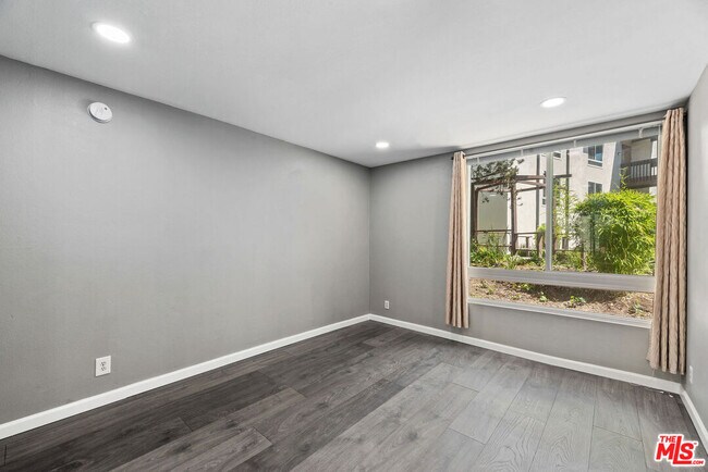 Building Photo - 1340 S Beverly Glen Blvd