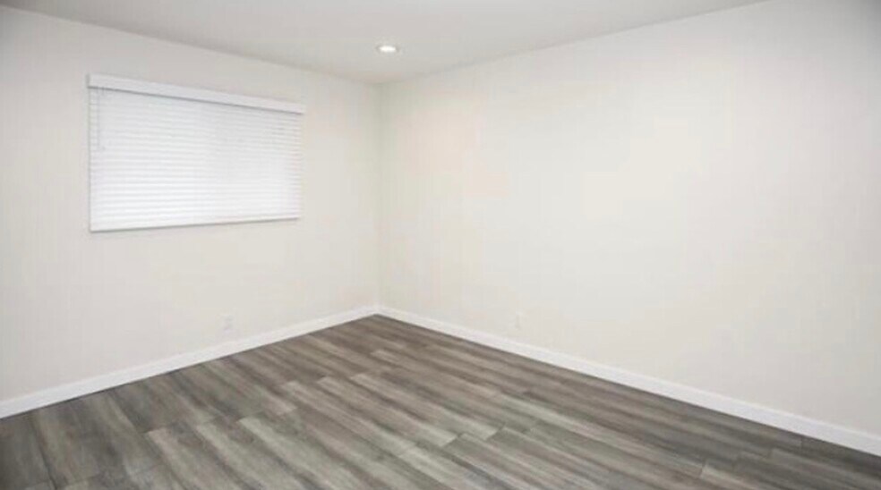 Building Photo - 10920 Mather Ave