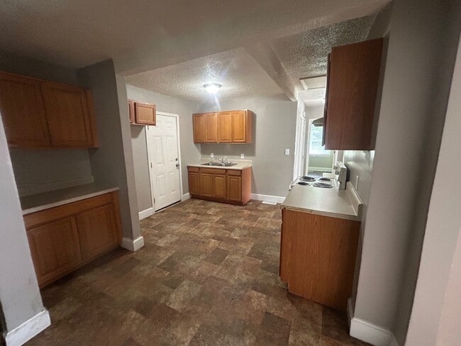 Building Photo - 2203 Braham St