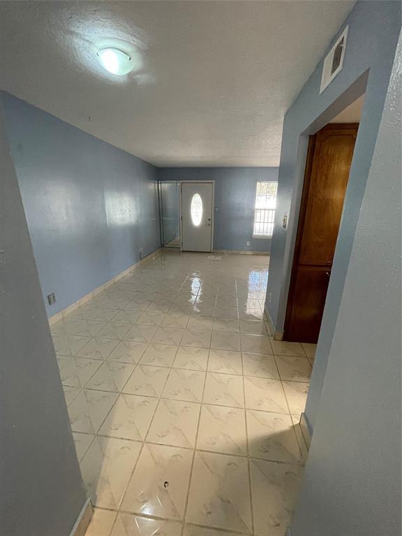 Building Photo - 1405 Shadowdale Dr