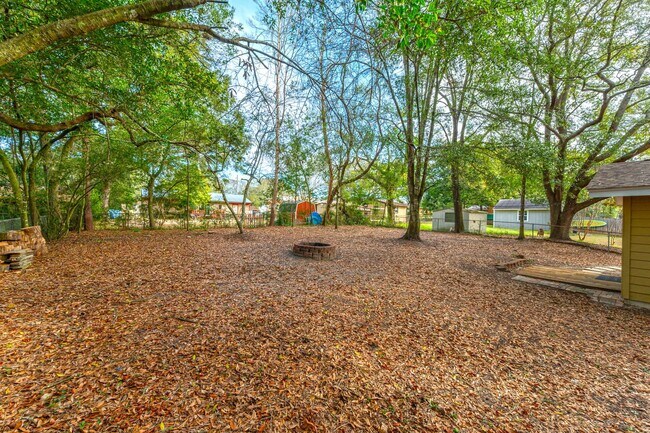 Building Photo - Renovated 3 bedroom house in Niceville!