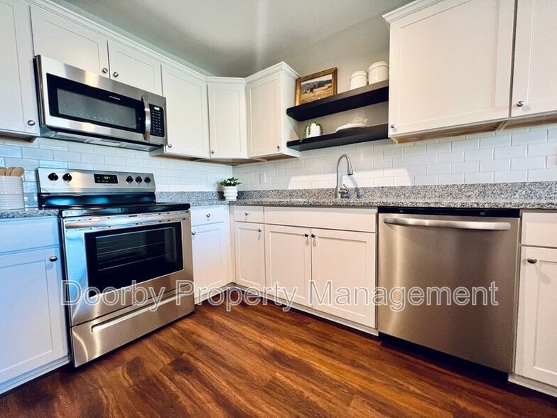 Building Photo - 2106 Duncan Ave