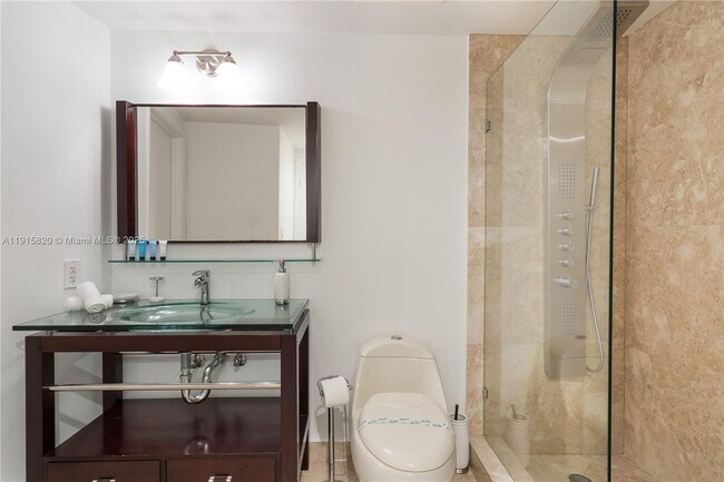 Building Photo - 1750 N Bayshore Dr