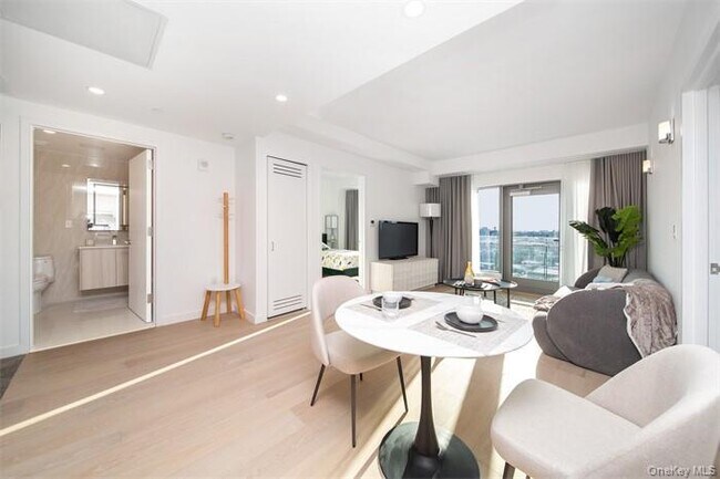 Building Photo - 33-71-71 Prince St