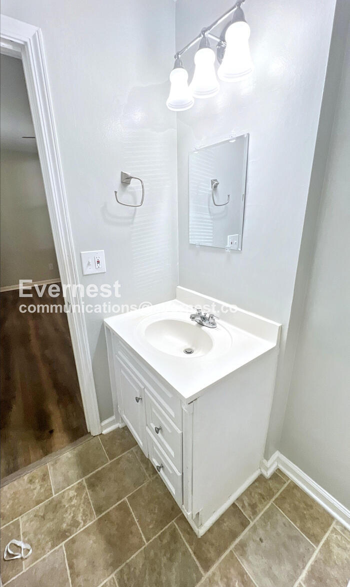 Building Photo - 1303 Michele Dr