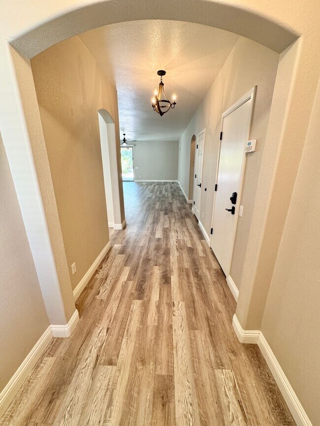 Building Photo - Pristine Single Level 3 Bedroom Home In The Sought After Gated Lagos Vistoso Community in Chandler!