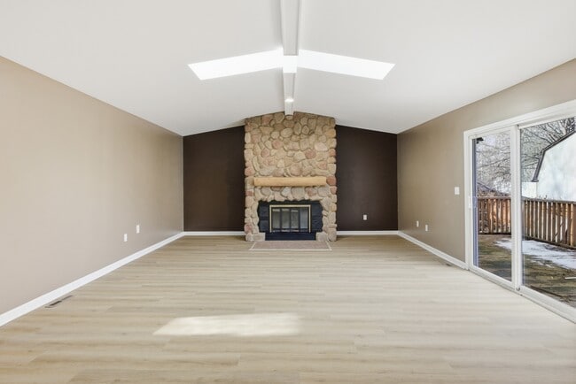 Building Photo - 3607 Sunridge Dr