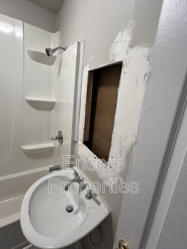 Building Photo - 3957 Circle Dr