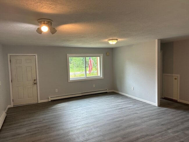 Building Photo - 2 Bed/ 2 Bath Single Family Home With a Ga...
