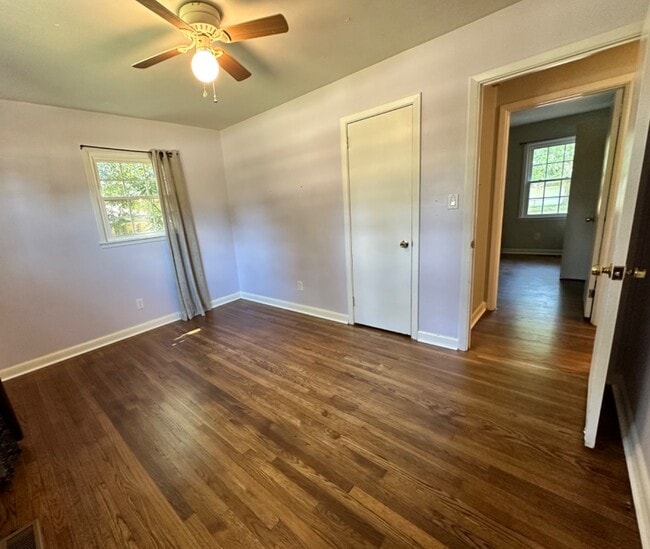 Building Photo - 4018 Dellwood Dr