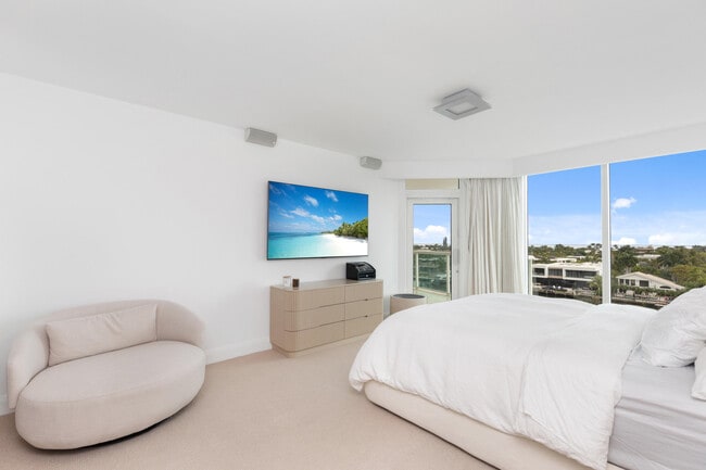 Building Photo - 20201 E Country Club Dr