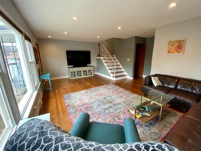 Building Photo - 5526 W Windsor Ave