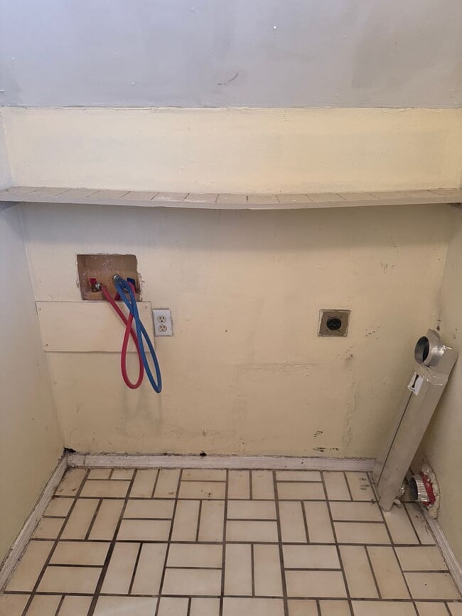 Building Photo - 1128 N Eagle Ln