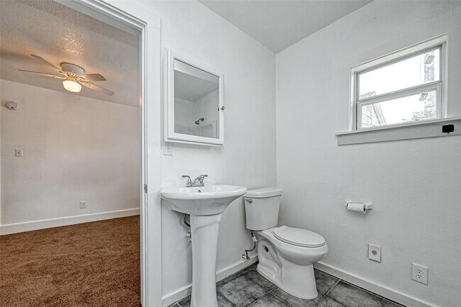 Building Photo - 7119 Farnsworth St