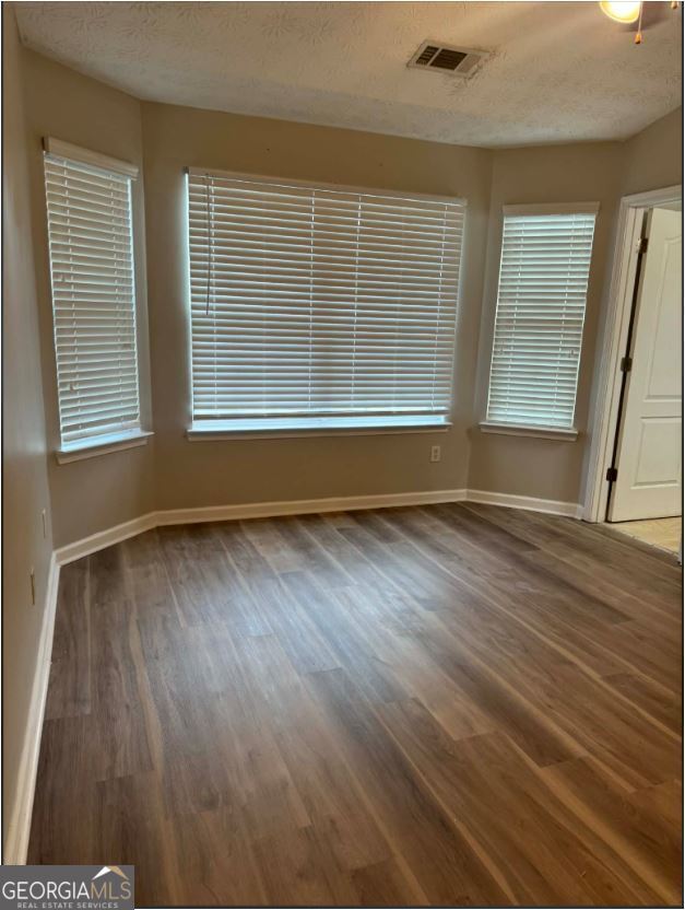 Building Photo - 5548 Pineridge Ct