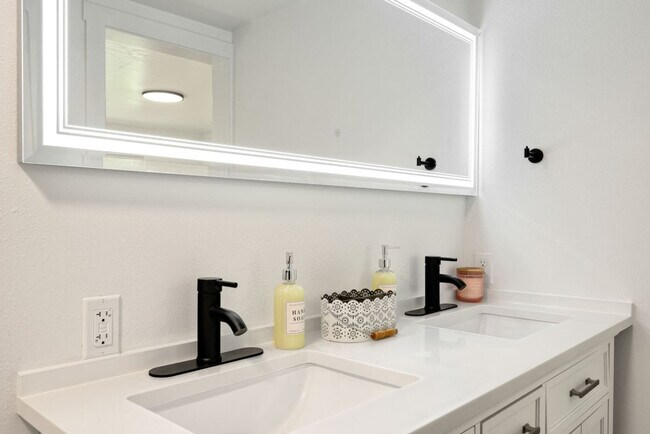 Building Photo - 3413 N 8th St