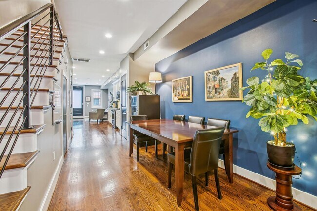 Building Photo - 2 BED PLUS DEN!!! * Fully Furnished and Fa...