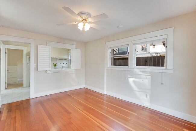 Building Photo - 332 Waverley St