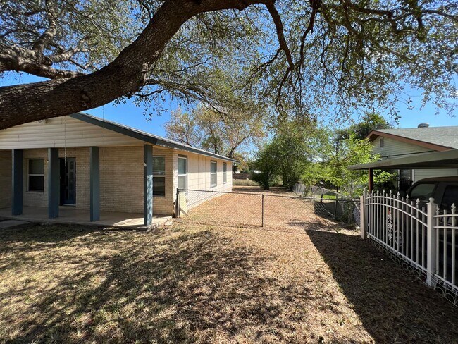 Building Photo - Harlandale SW