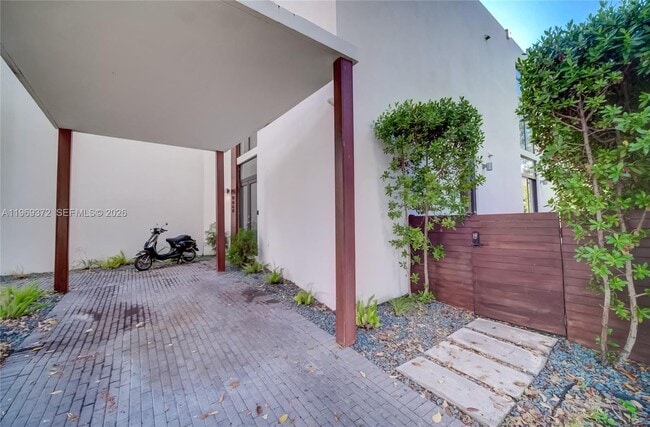 Building Photo - 8660 Arboretum Ln