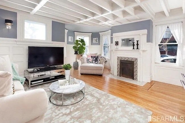 Building Photo - 2096 Pine St