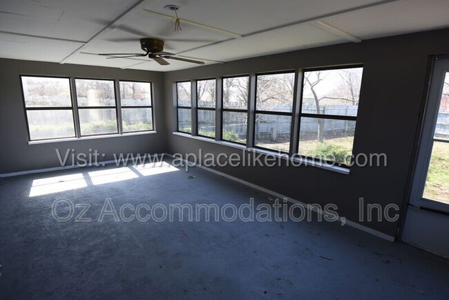 Building Photo - 1001 S Kenwood St