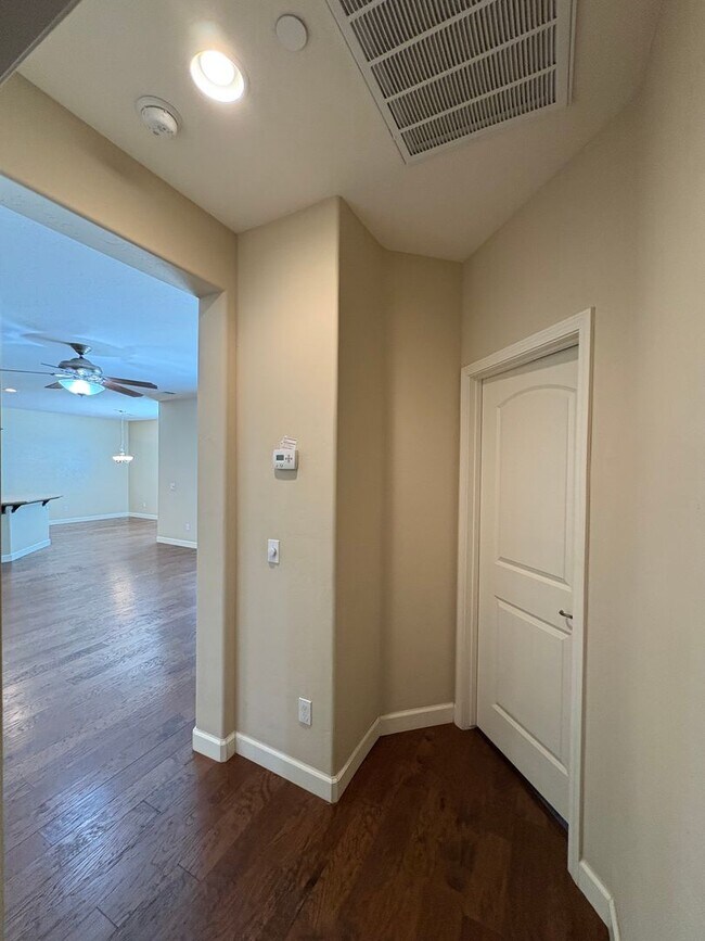 Building Photo - SE Visalia home Coming Soon!!