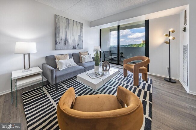 Building Photo - 5911 Edsall Rd