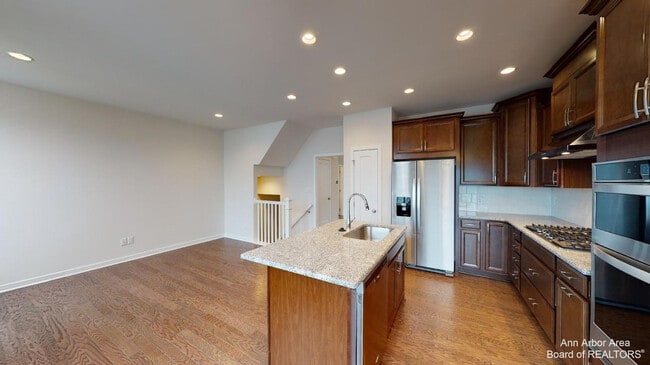 Building Photo - 2708 S Spurway Dr
