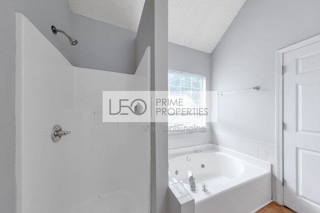 Building Photo - 1072 Victory Dr SW