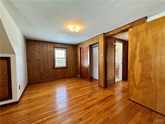 Building Photo - 5291 Abbe Dr