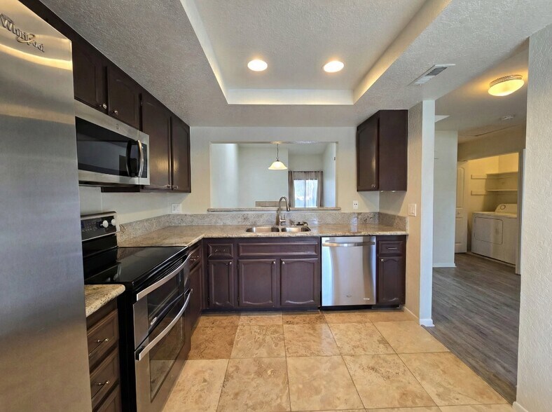 Building Photo - 956 Lupine Hills Dr