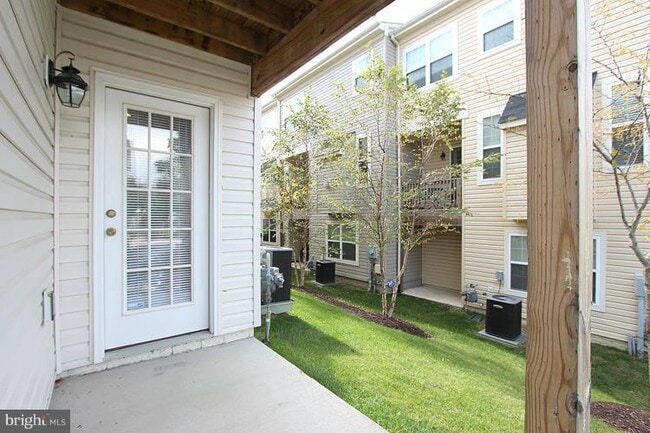 Building Photo - 23236 Roberts Tavern Dr