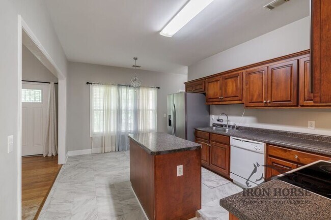 Building Photo - 411 Timber Creek Dr
