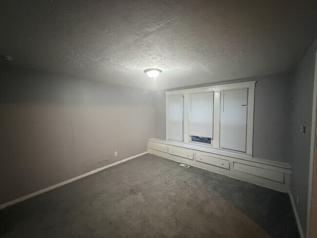 Building Photo - 10602 Earle Ave
